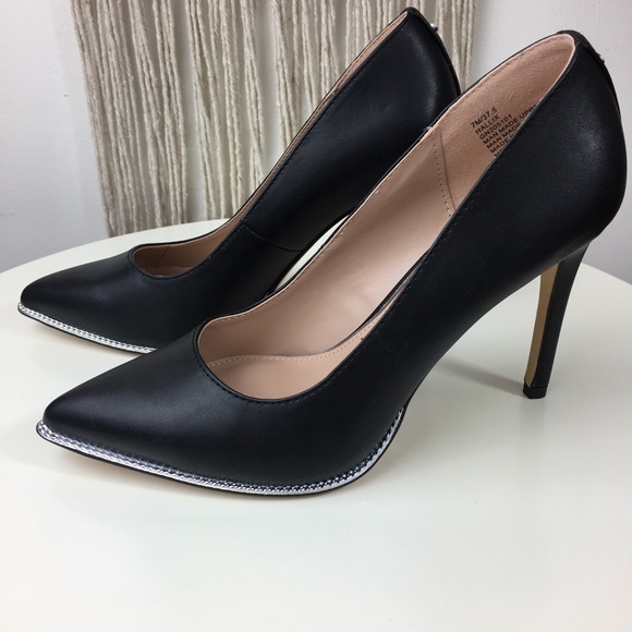 BCBGeneration Shoes - ⬇️NEW BCBGeneration Hallix Black Pump 7M